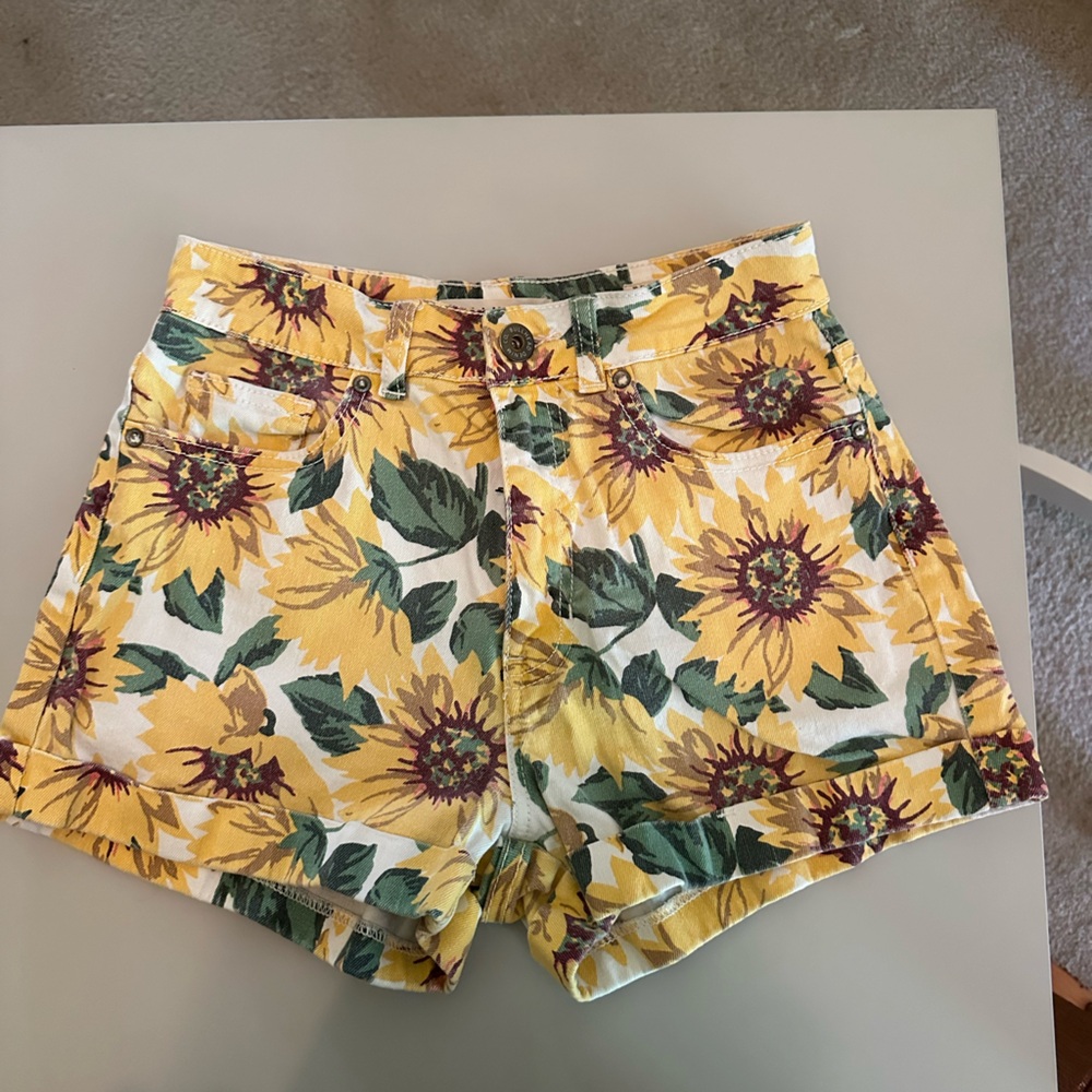 Bullhead Sunflower Shorts